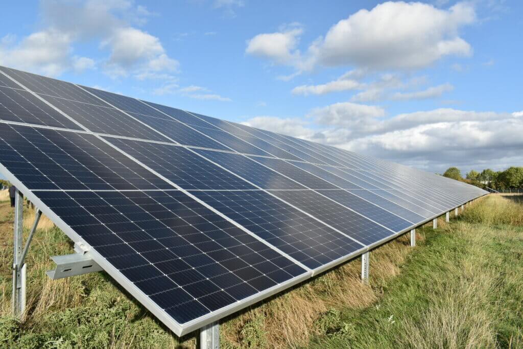 Ray-Valley-Solar.-Photo-Credit-Low-Carbon-Hub-1024x683