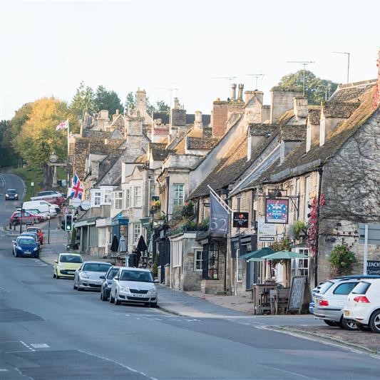Burford town centre (3) square
